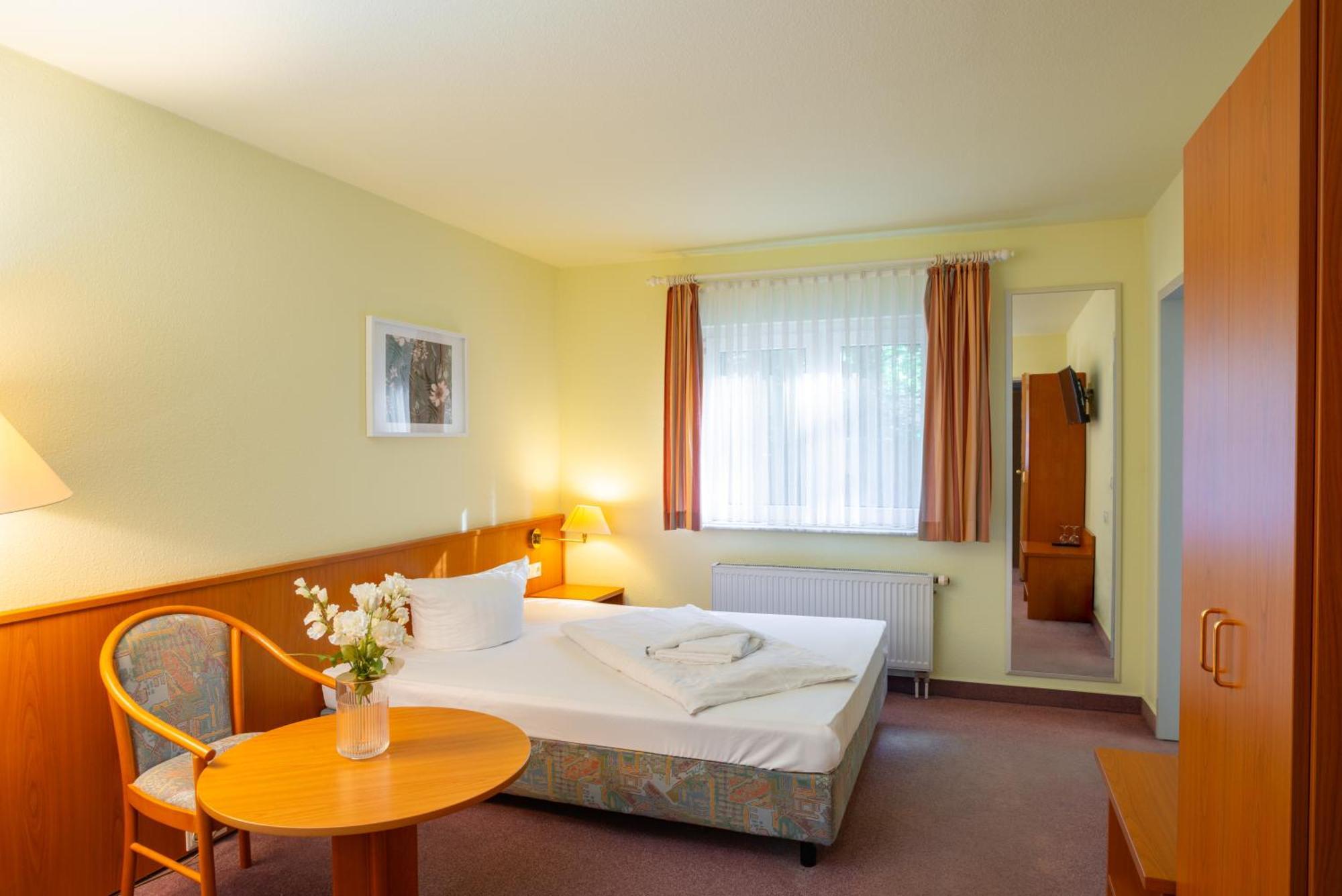 Waldhotel Schoeneiche -Self Check-In- Exterior foto